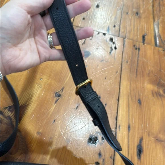 Marc Jacobs Leather Black Crossbody Bag with Adjustable Strap and Slouchy Design - Picture 9 of 11